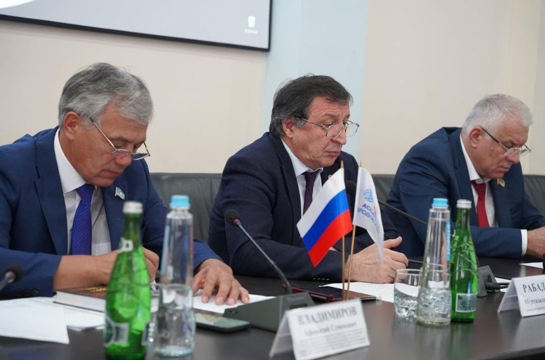 «От Кулаковского до Гамзатова»: Дагестан и Якутия соединили голоса двух великих поэтов