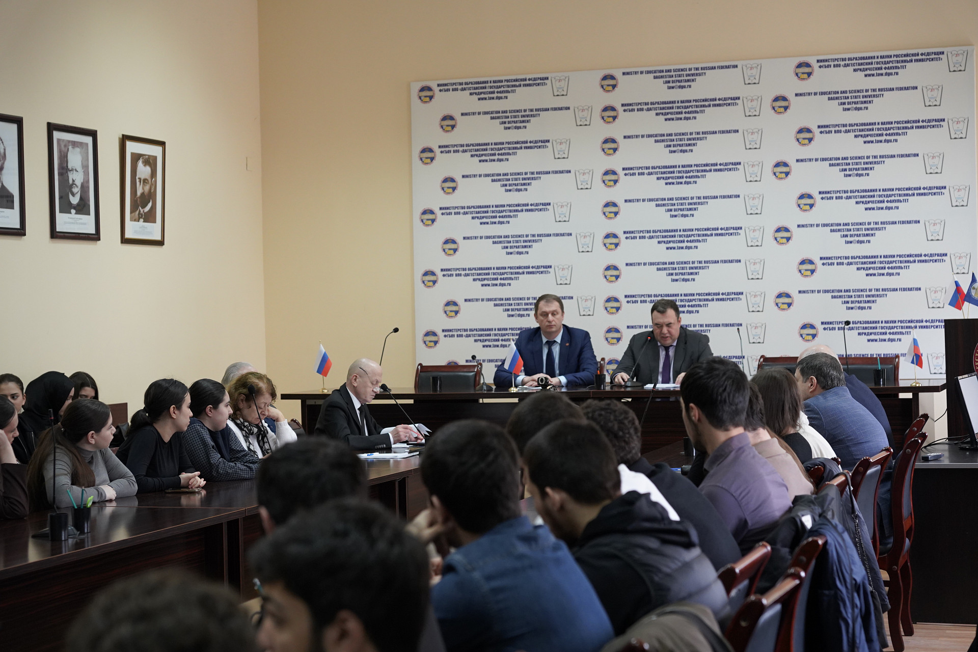 Выборы, доверие и гражданское общество: в ДГУ прошла лекция Александра Брода